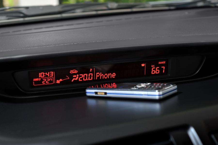  Mazda5 2011 года  (фото 52 из 184)
